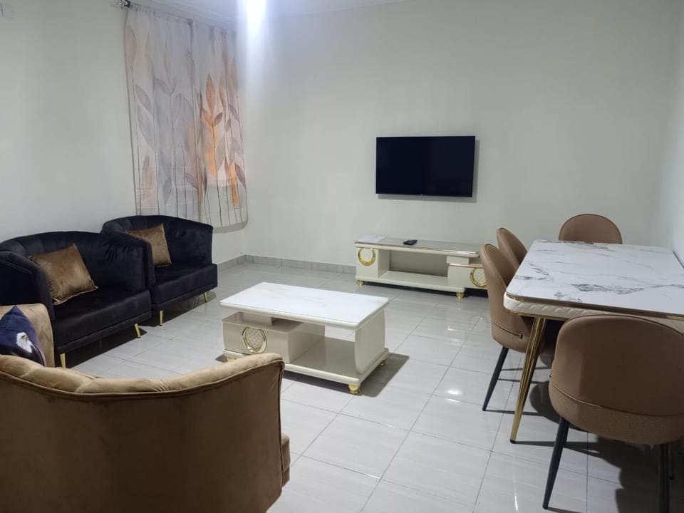 Communal lounge/ TV room, TV and multimedia, Dining area