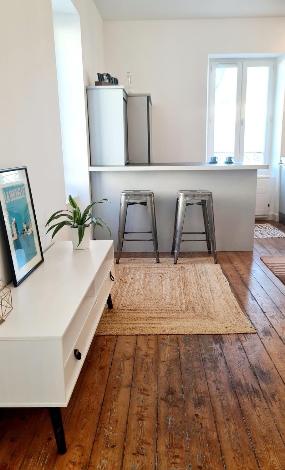 Communal lounge/ TV room, Spring, TV and multimedia, Coffee/tea facilities, Kitchen or kitchenette, Lounge or bar, Decorative detail, Dining area, oven, storage