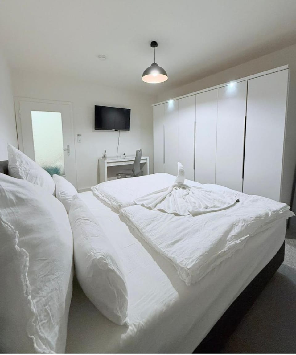 Bed, Bedroom, wardrobe