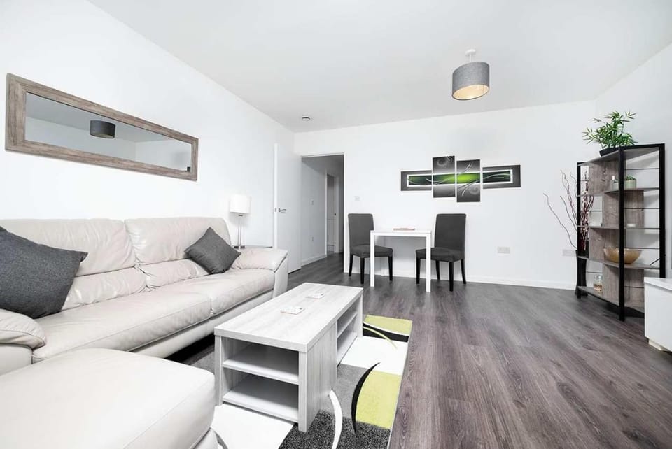 Stunning 2BR flat with balcony Apartment in Maidenhead