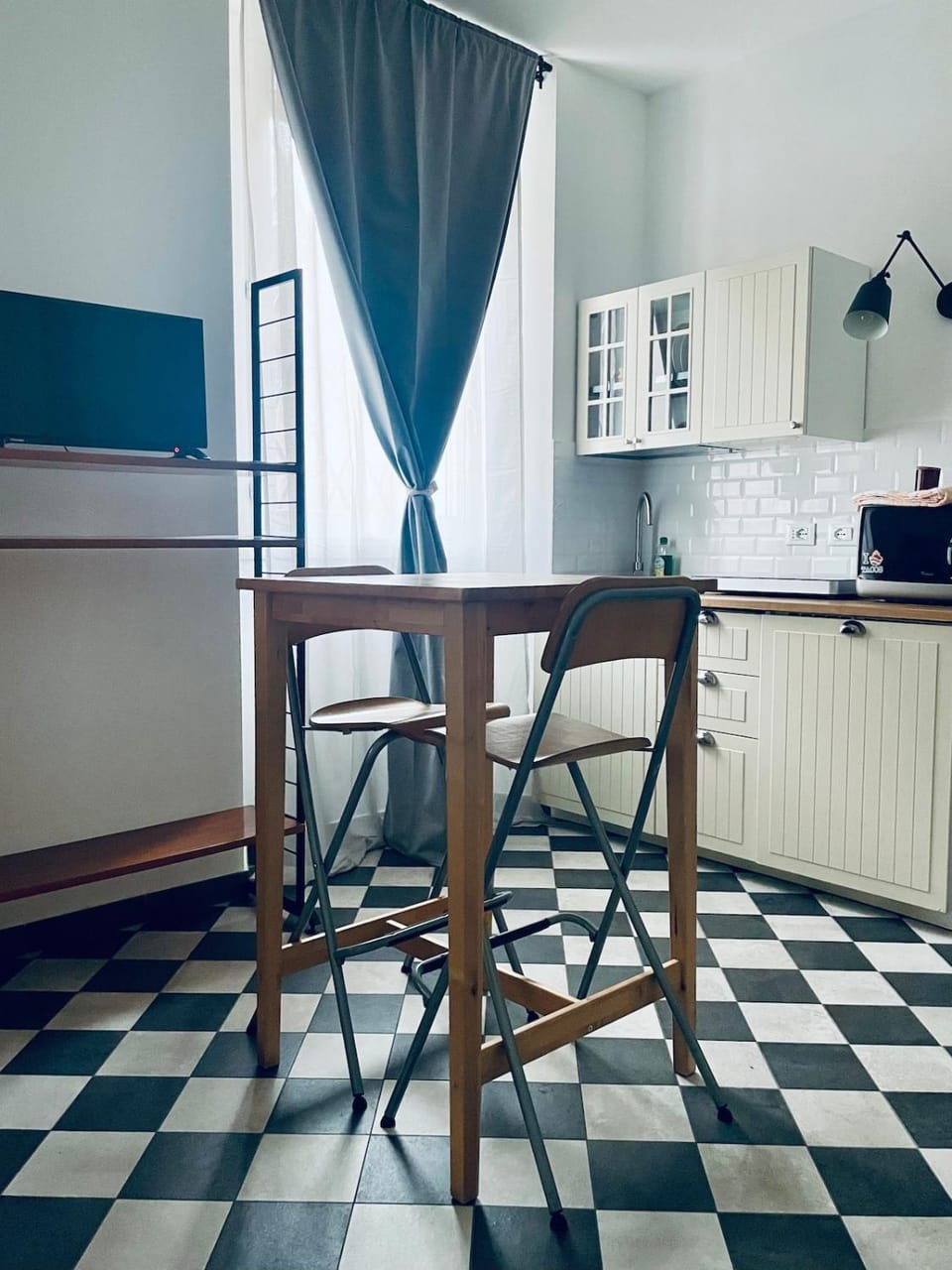 Kitchen or kitchenette, Dining area, minibar