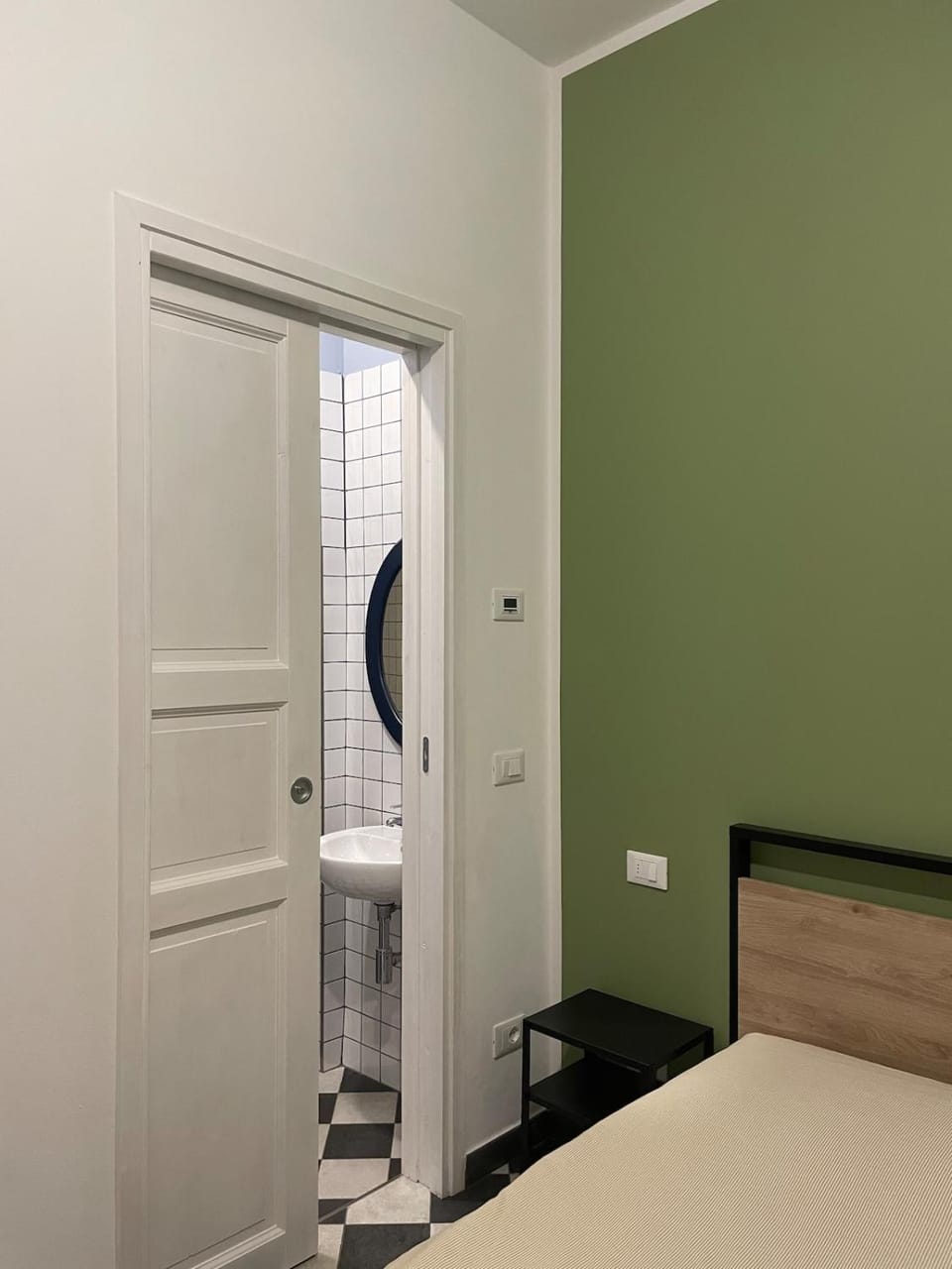 Bed, Bathroom, Photo of the whole room