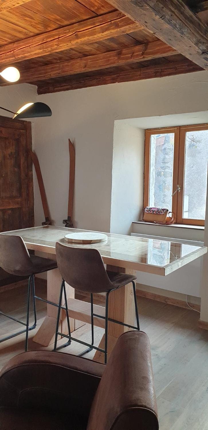 Living room, Dining area