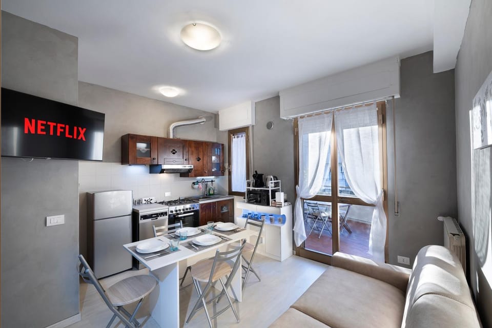 TV and multimedia, Kitchen or kitchenette, Living room, Dining area