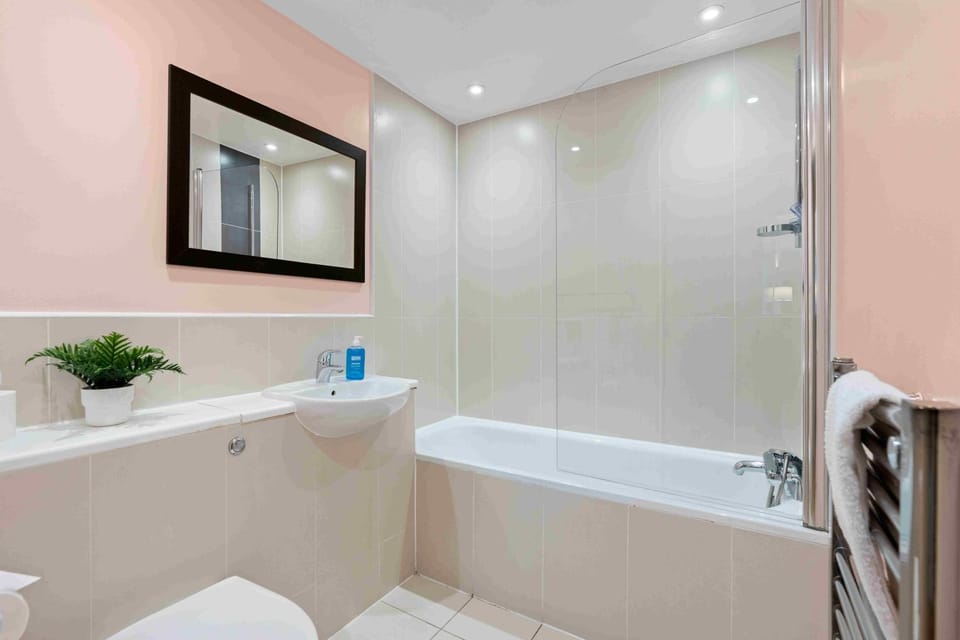 Shower, Toilet, Bathroom, Bath