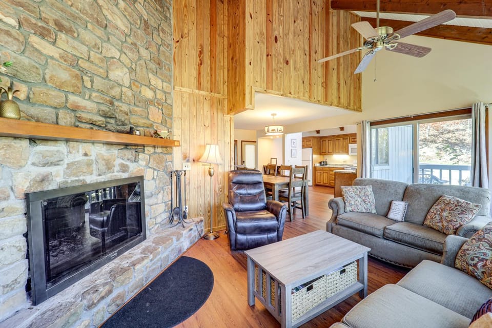 1/4 Mi to Golf & Skiing! Sugar Mountain Getaway House in Sugar Mountain