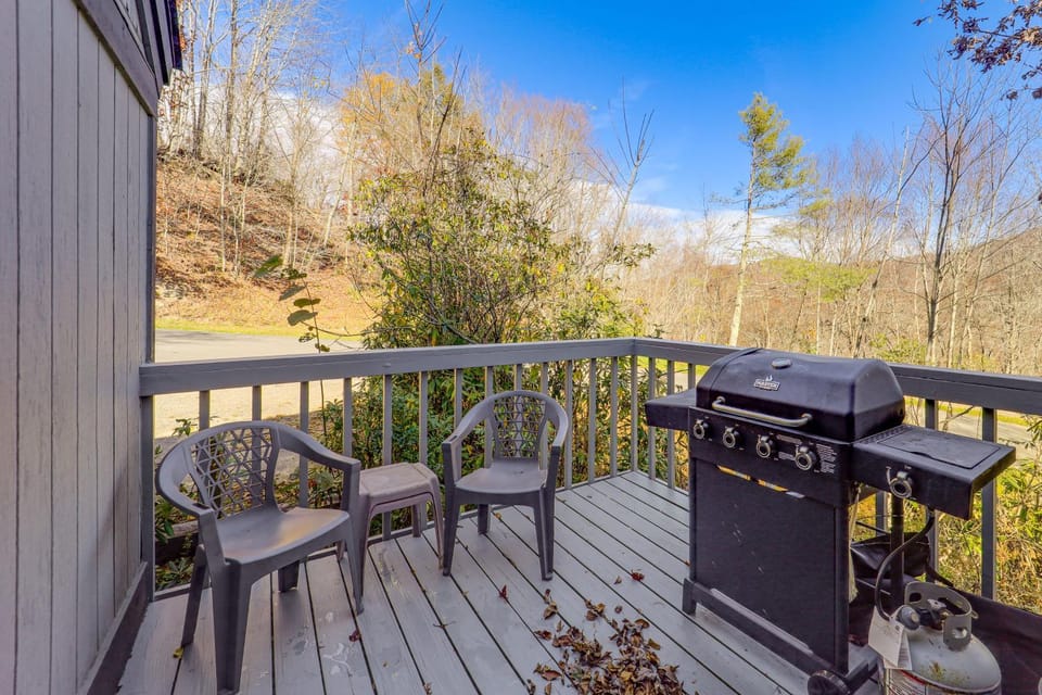 1/4 Mi to Golf & Skiing! Sugar Mountain Getaway House in Sugar Mountain