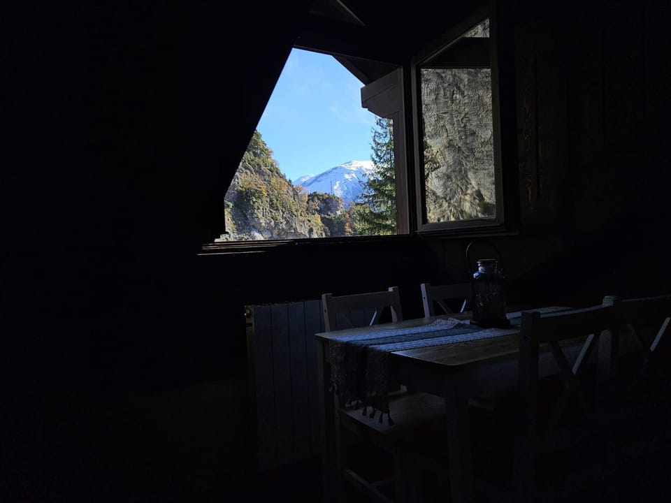 Living room, Mountain view, River view