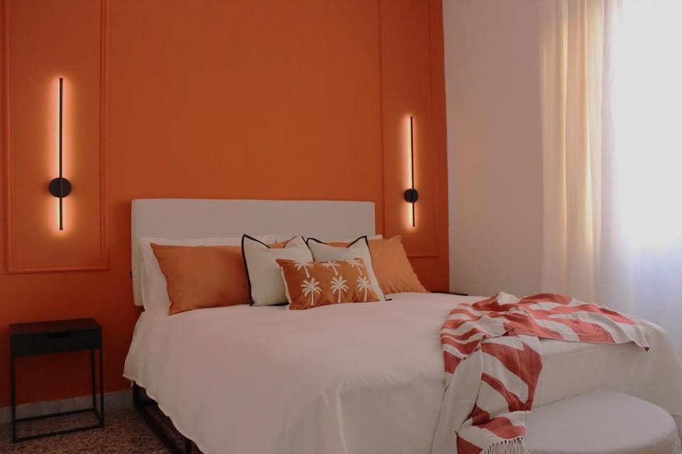 Photo of the whole room, Bedroom