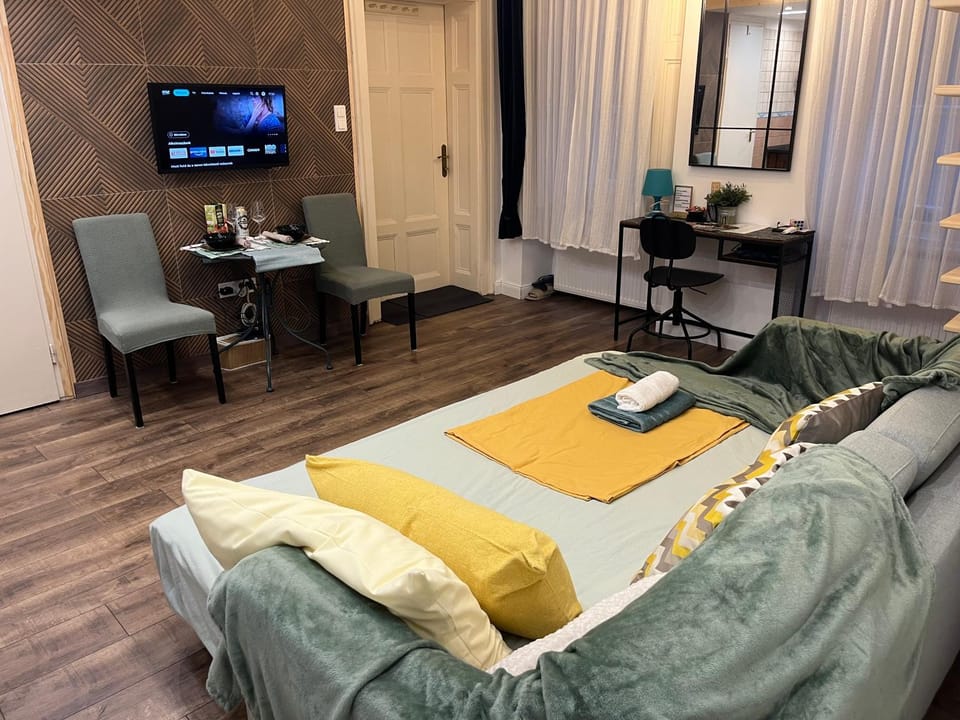 Bed, Living room