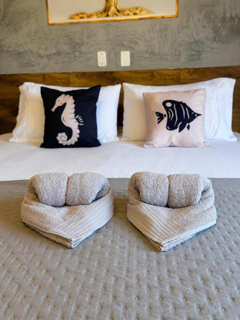 Bedroom, towels