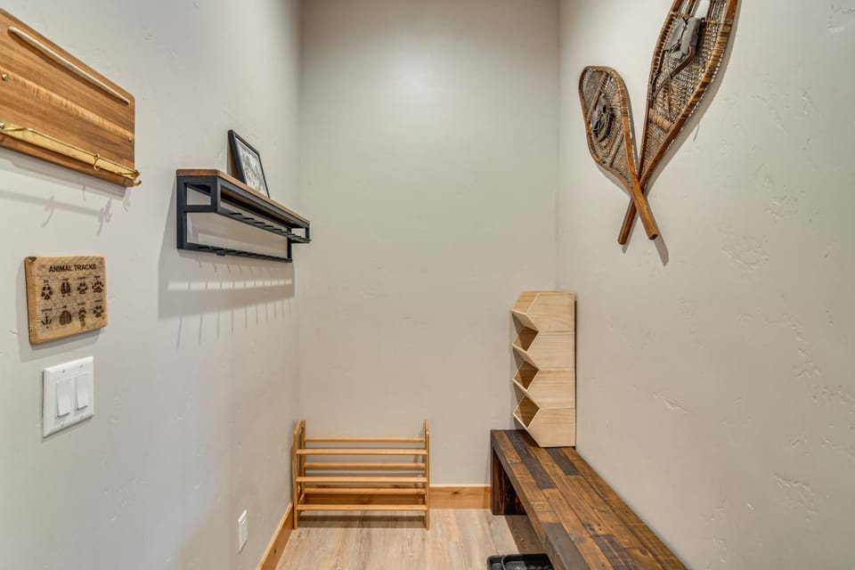 Walk to Ski Shuttle & Brewery! New Fraser Condo House in Fraser