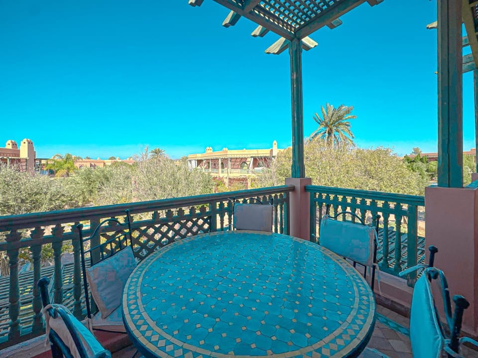 View (from property/room), Balcony/Terrace, Dining area