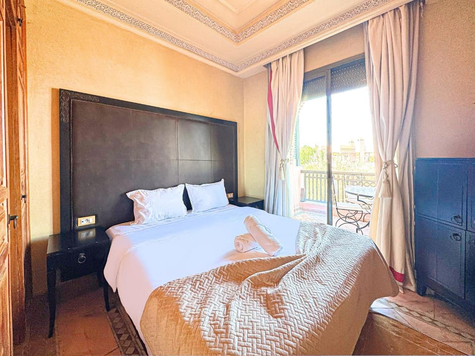 Bed, Photo of the whole room, Bedroom, wardrobe, air conditioner