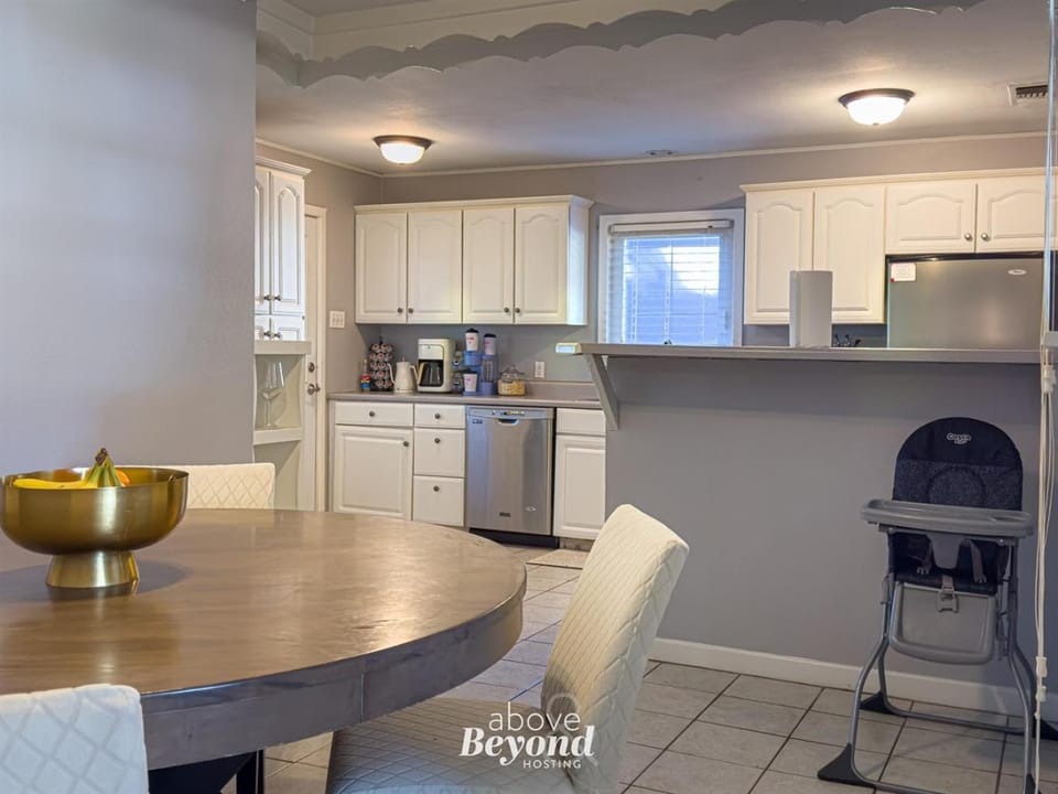 The Updated Aviator - Minutes to everything Wichita Falls House in Wichita Falls