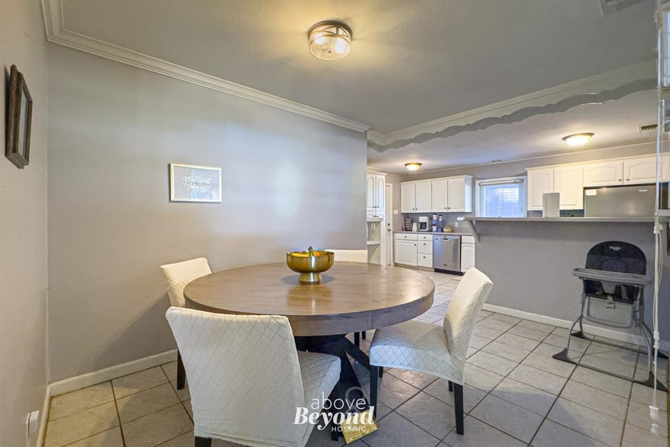 The Updated Aviator - Minutes to everything Wichita Falls House in Wichita Falls