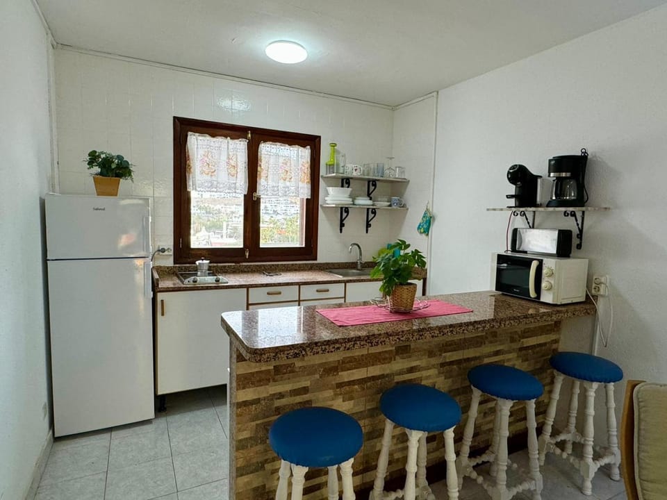 Kitchen or kitchenette, Dining area, stove, toaster