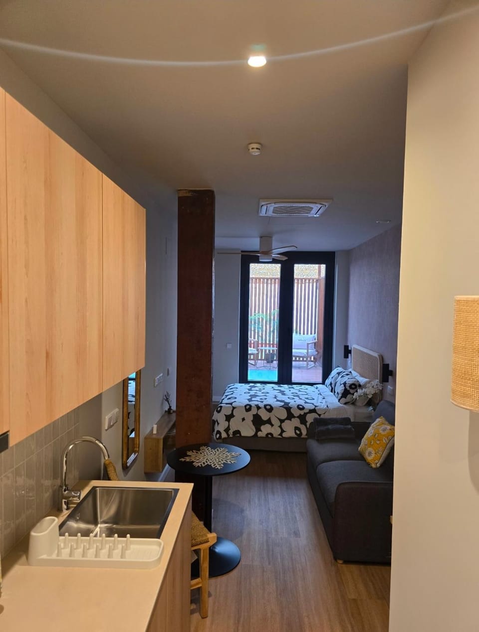 Bed, Kitchen or kitchenette, Living room, Photo of the whole room, towels
