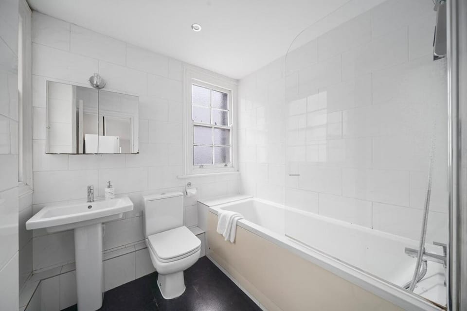 Shower, Toilet, Bathroom, Bath