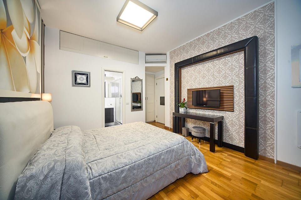 Bed, TV and multimedia, Photo of the whole room, Bedroom, air conditioner