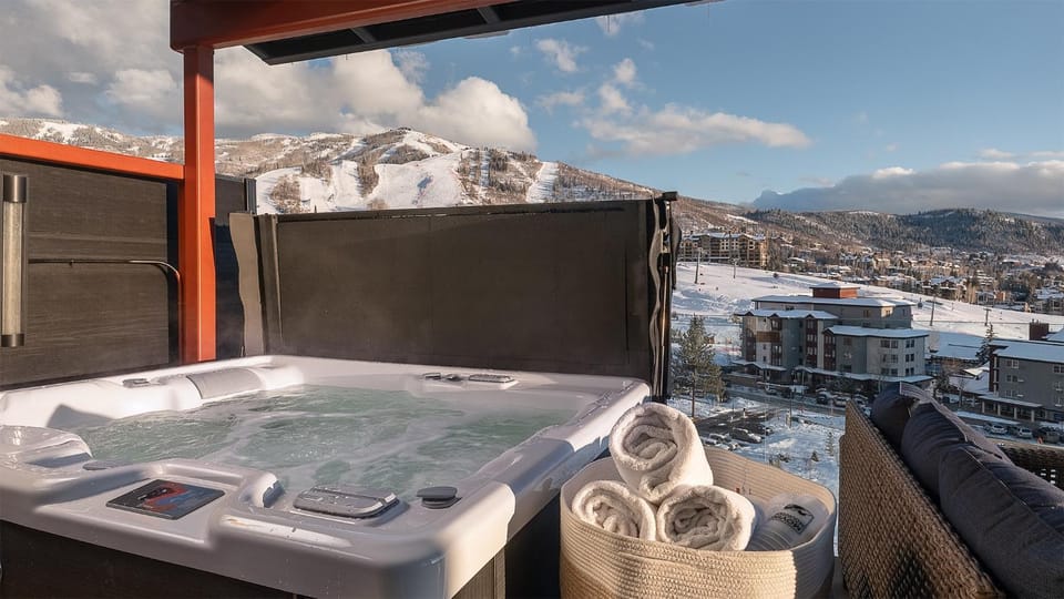 Hot Tub, Mountain view, towels