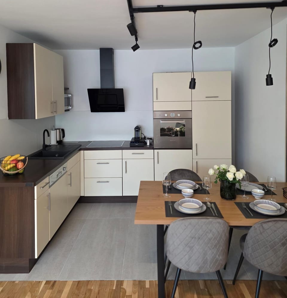 Kitchen or kitchenette, Communal kitchen, stove, stove, towels, towels, kitchen, kitchen
