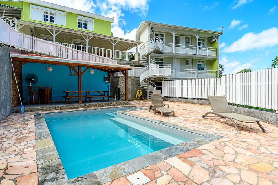 Property building, Pool view, Swimming pool, Swimming pool, sunbed