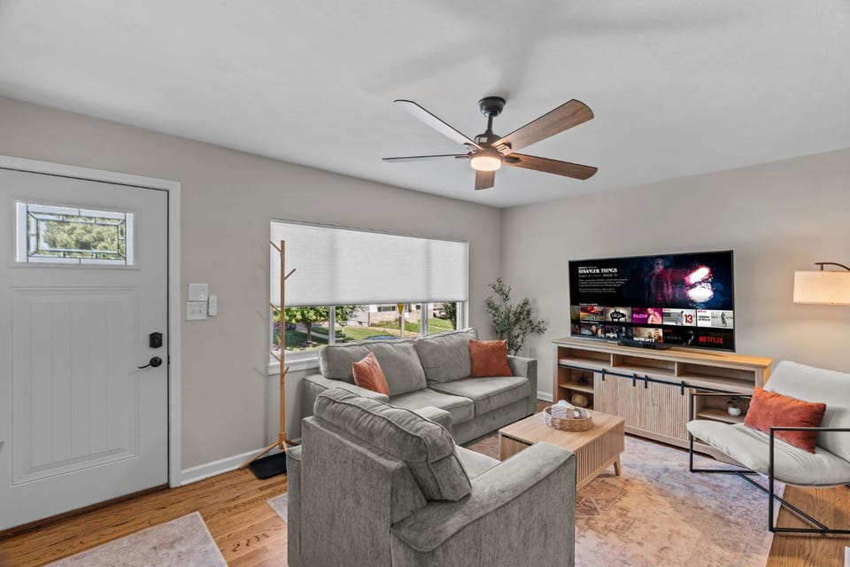 Communal lounge/ TV room, TV and multimedia, Living room