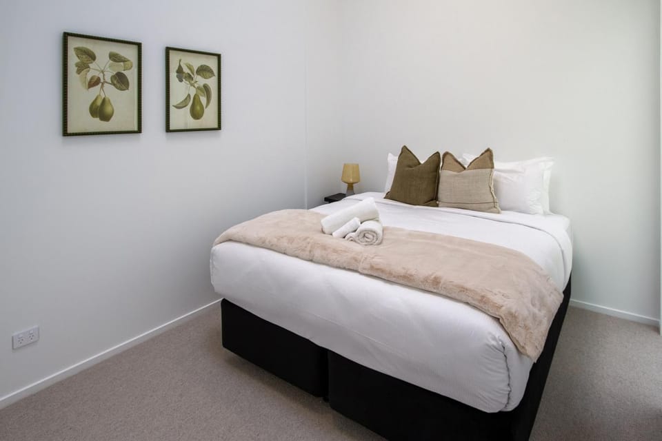 Toilet, Bed, Bedroom