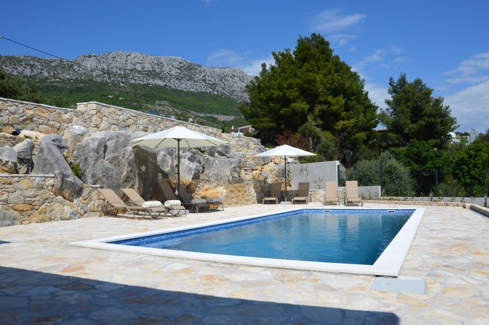 Swimming pool, Swimming pool