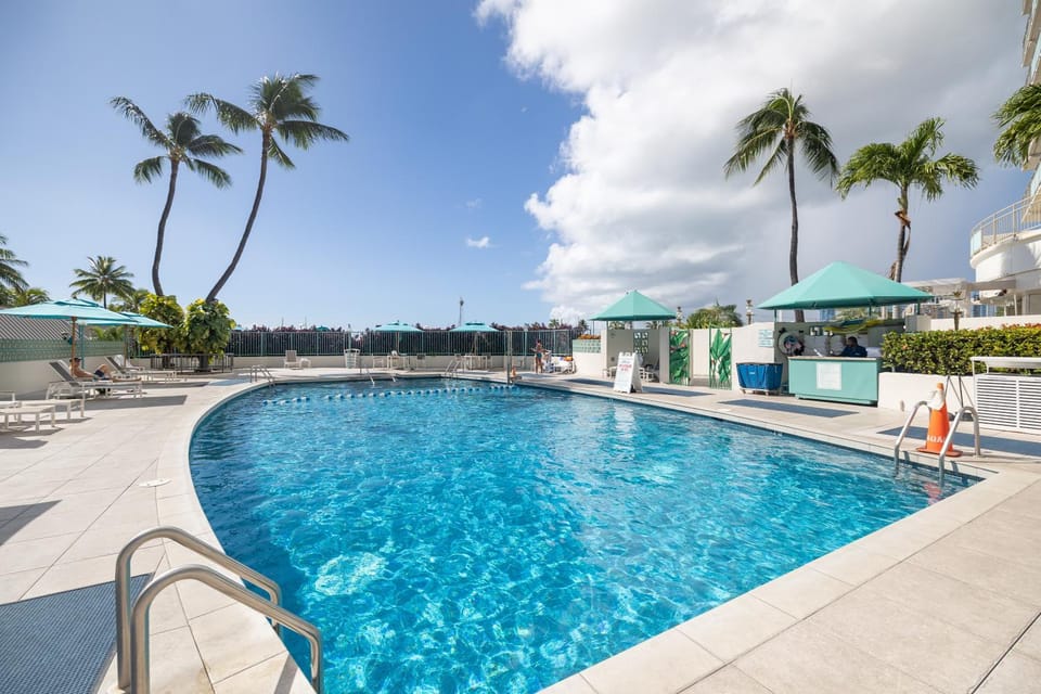 Swimming pool, sunbed