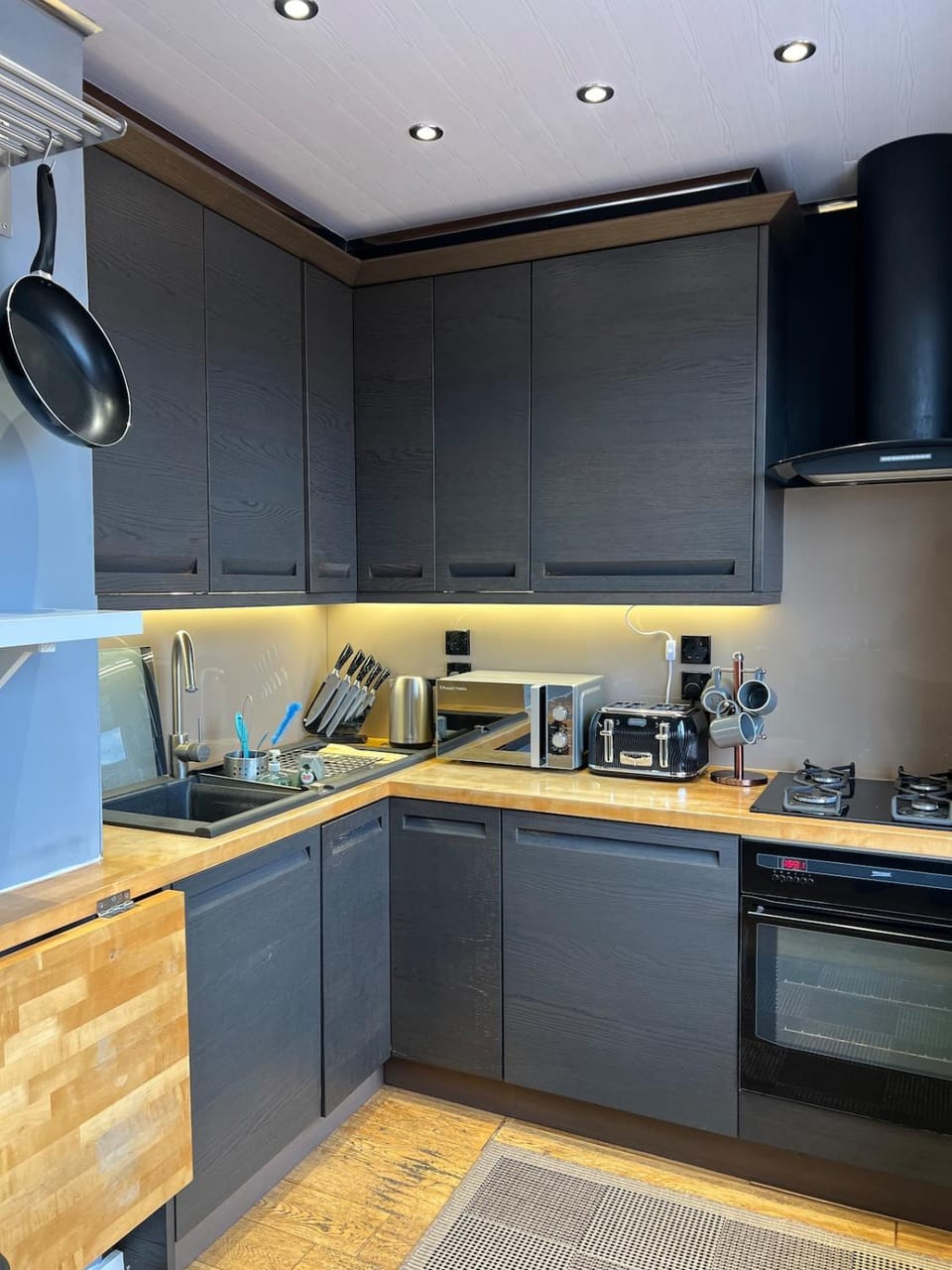 Cozy & Modern Duplex Apartment in Greater Manchester - A Comfortable Retreat Apartment in Oldham