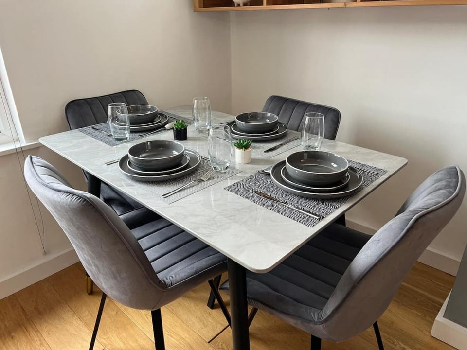 Cozy & Modern Duplex Apartment in Greater Manchester - A Comfortable Retreat Apartment in Oldham