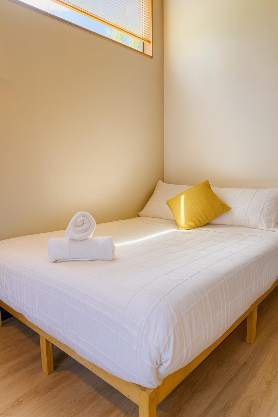 Bed, towels