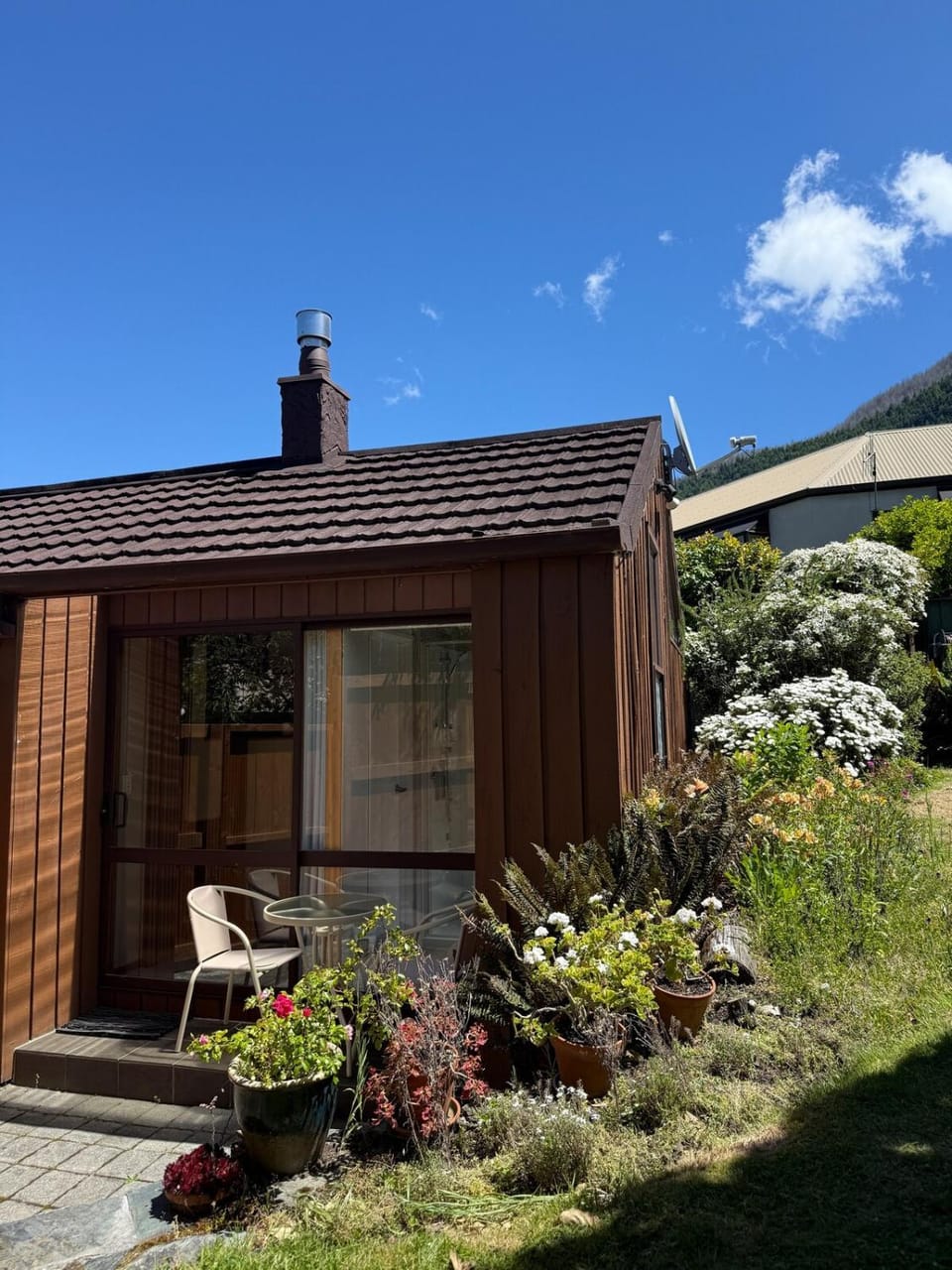 Property building, Spring, Day, Garden, Garden view