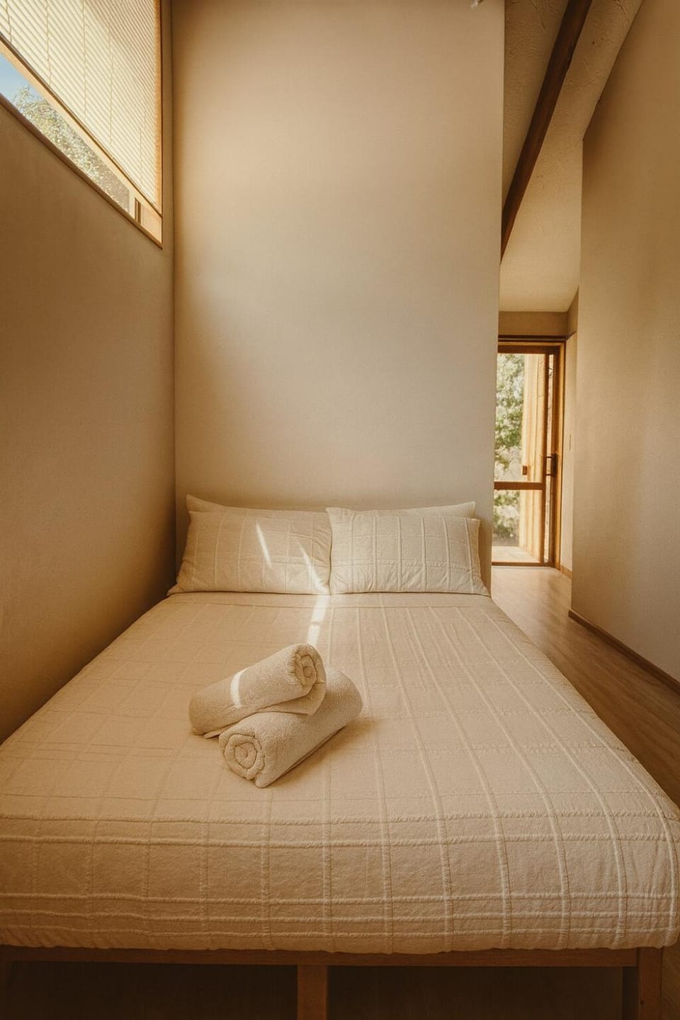 Bed, Photo of the whole room, towels