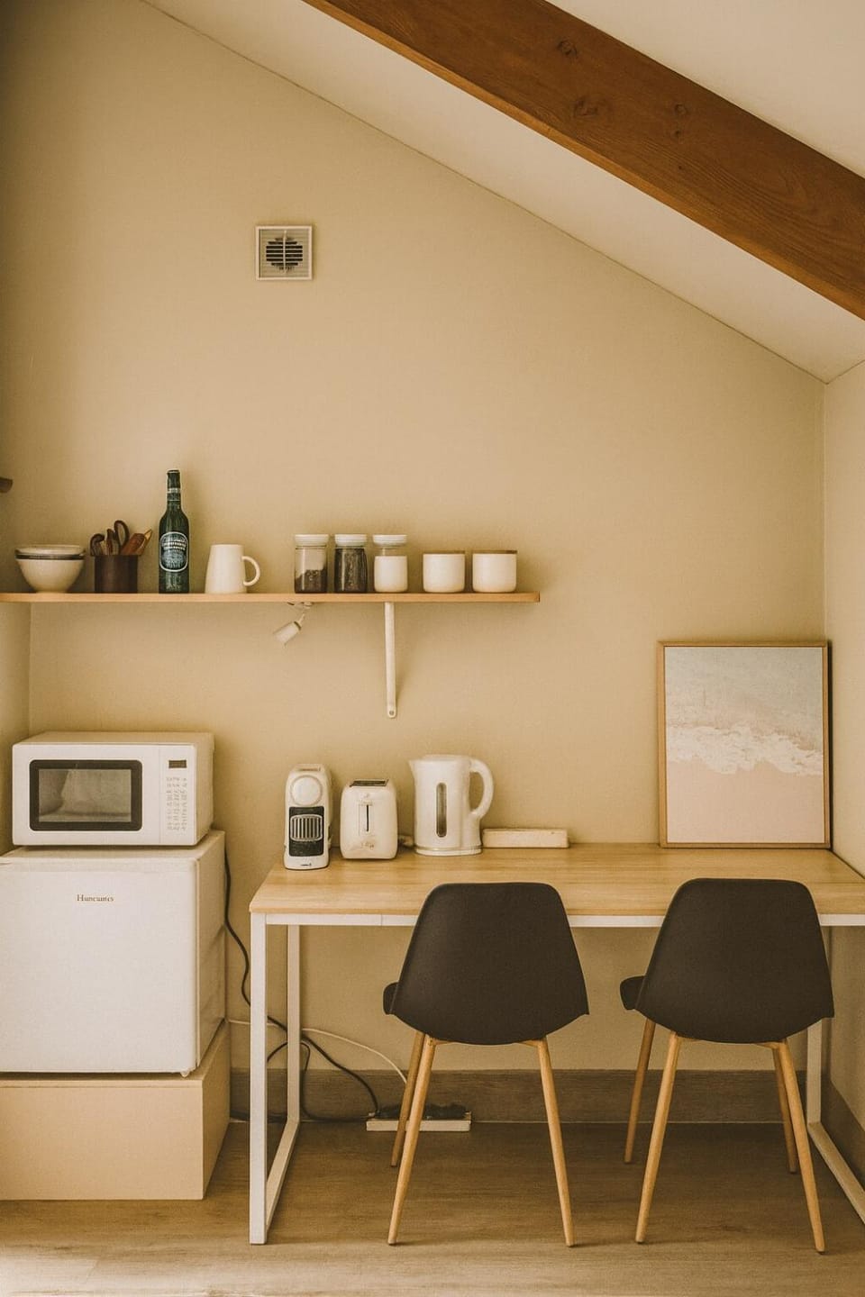 Coffee/tea facilities, Dining area, minibar, toaster