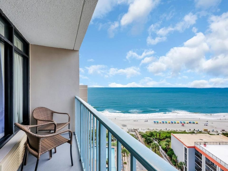 View (from property/room), Balcony/Terrace, Seating area, Sea view