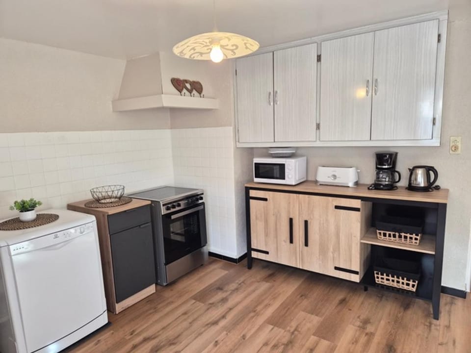 Spacieux appartement 4 chambres avec balcon et WIFI, proche Châtel et La Chapelle - FR-1-692-113 Apartment in Haute-Savoie