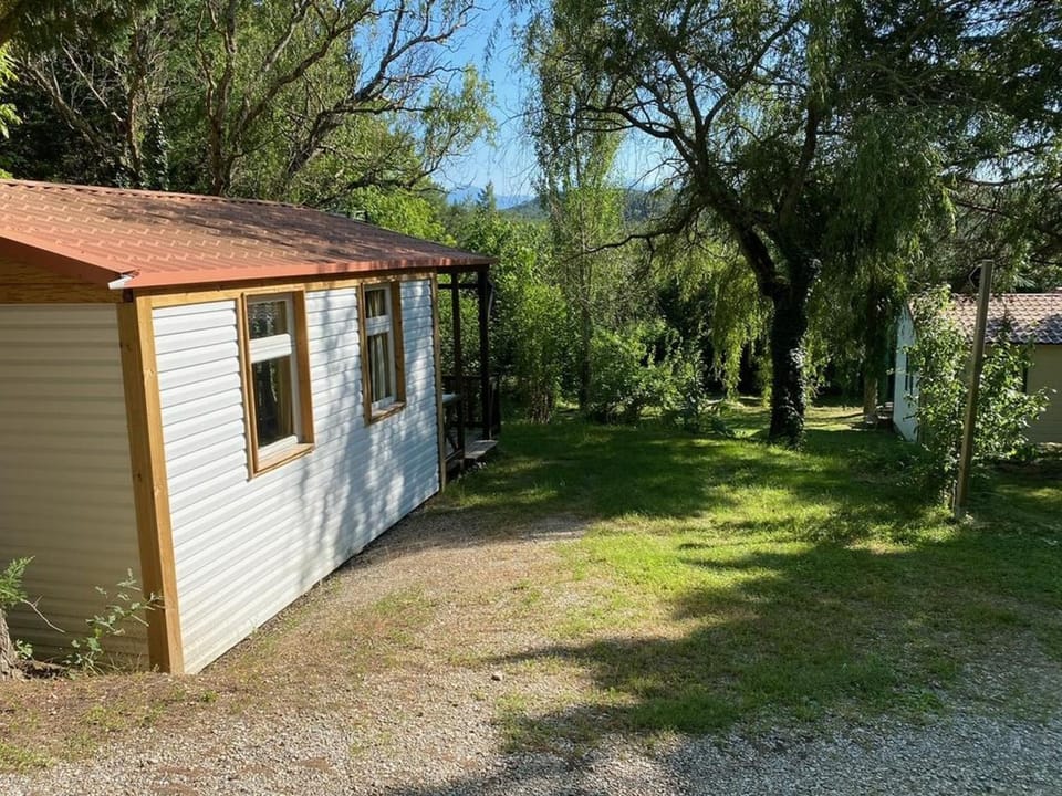 Chalet avec Terrasse à Camon - API-1-52-902 Campground/ 
RV Resort in Occitanie