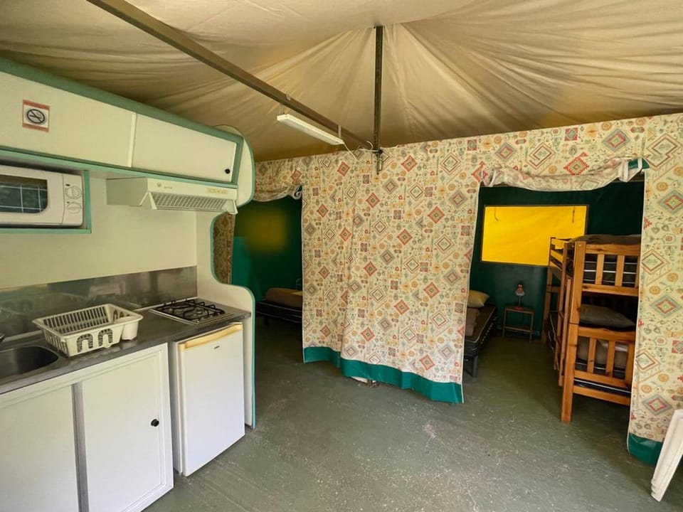 Bungalow 3 Pièces avec Terrasse - API-1-52-888 Campground/ 
RV Resort in Occitanie