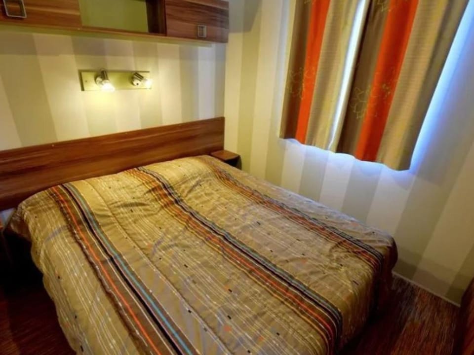 Mobil home avec Terrasse - 3 Chambres, 6 Personnes - API-1-52-896 Campground/ 
RV Resort in Occitanie