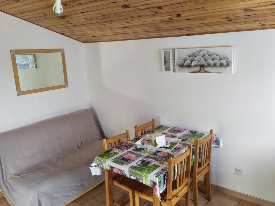Chalet confortable avec terrasse - 4 personnes - API-1-52-908 Campground/ 
RV Resort in Occitanie