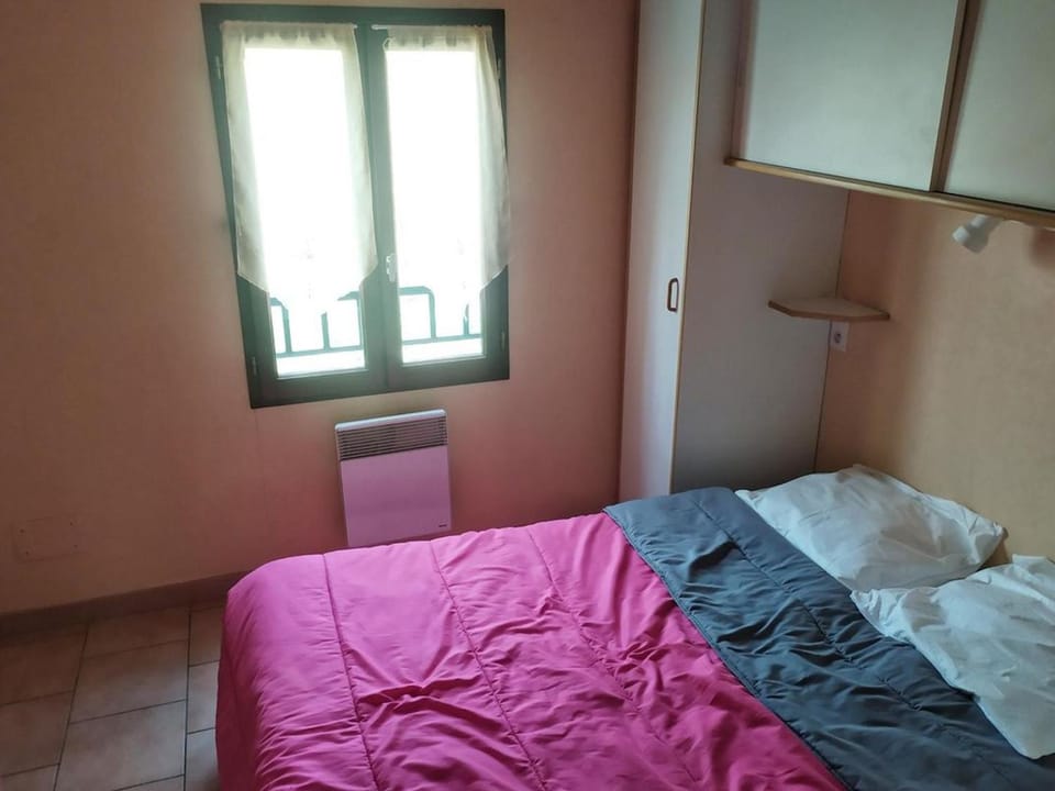 Chalet confortable avec terrasse - 4 personnes - API-1-52-908 Campground/ 
RV Resort in Occitanie