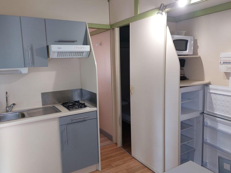 Chalet pour 2 avec Terrasse - Rampe d'accès - API-1-52-922 Campground/ 
RV Resort in Occitanie