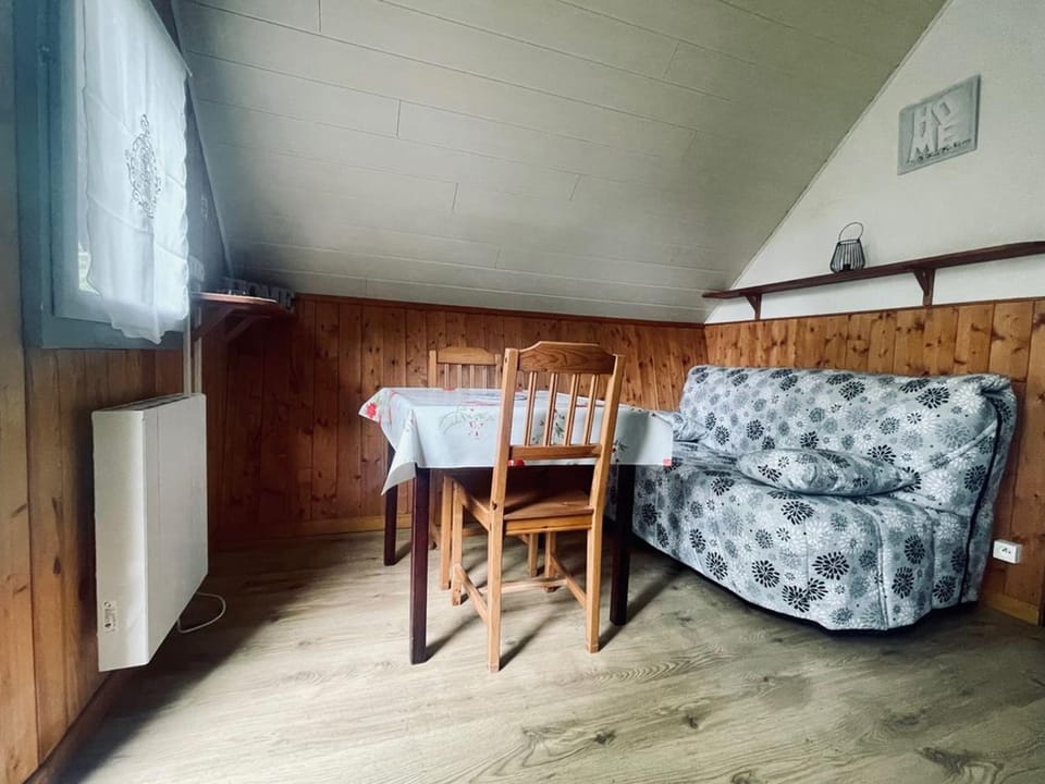 Chalet 18m², Terrasse sur Pilotis, 4 Personnes - API-1-52-927 Campground/ 
RV Resort in Occitanie