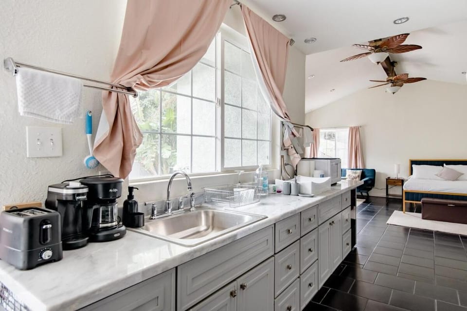 Coffee/tea facilities, Kitchen or kitchenette