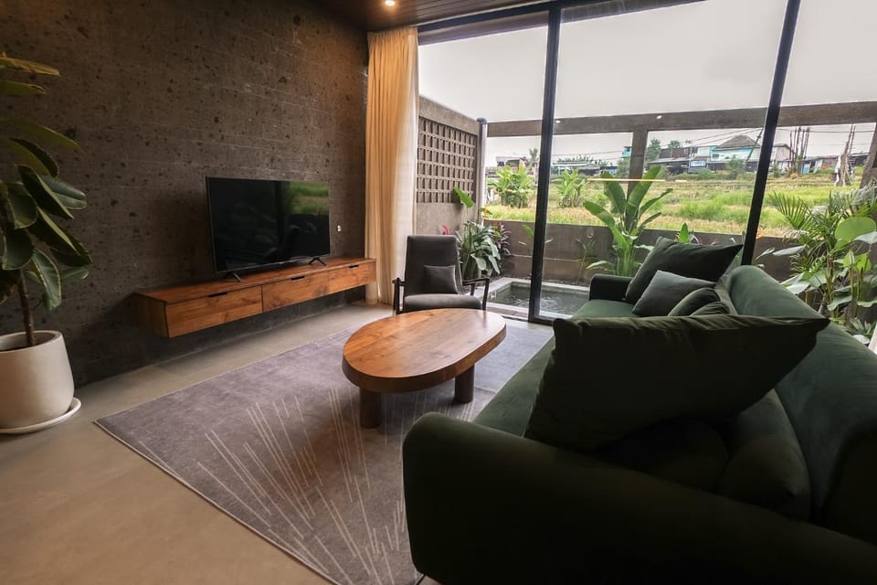 Communal lounge/ TV room, View (from property/room), Living room, Seating area, Garden view