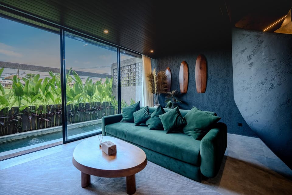 View (from property/room), Living room, Seating area