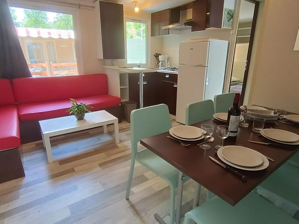 Mobil-home avec Terrasse à Mauléon-Licharre - API-1-52-951 Campground/ 
RV Resort in French Basque Country